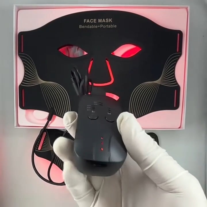 Auroé LED-Maske leuchtet rot in ihrer Box, mit Fernbedienung